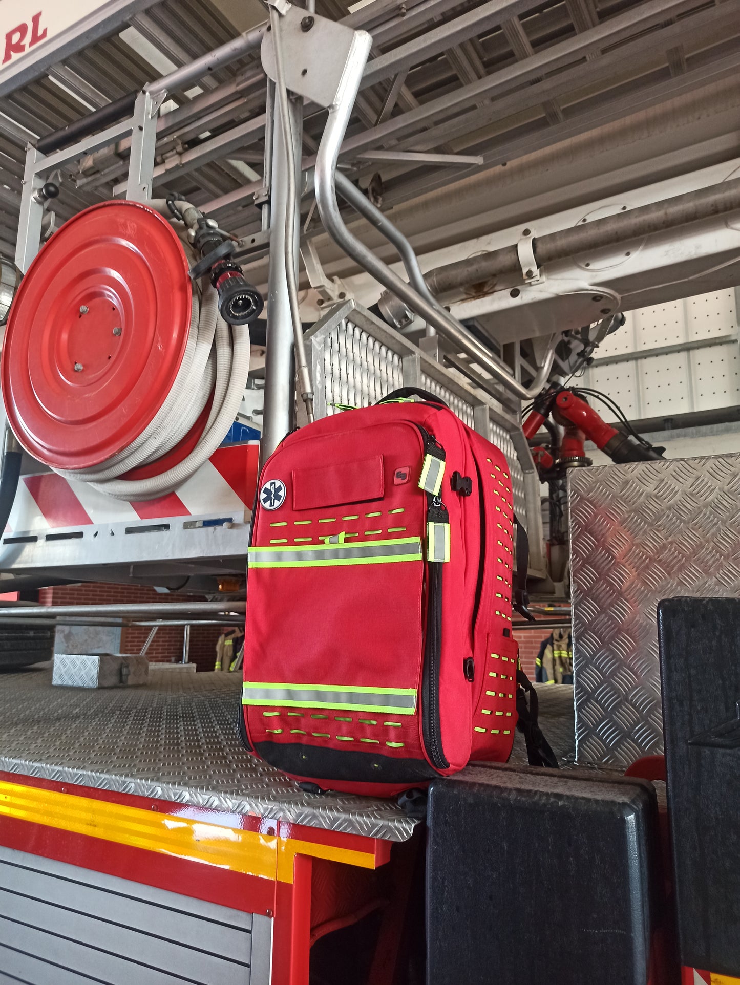 Robust's - Tactical Backpack with Adjustable Inner Layout - Red
